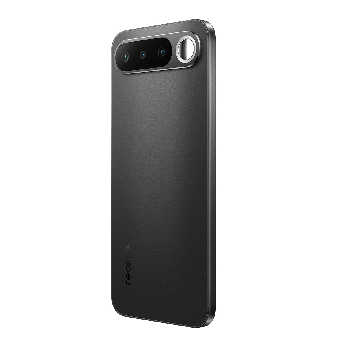 Parte trasera de un smartphone Realme negro con triple cámara y flash.