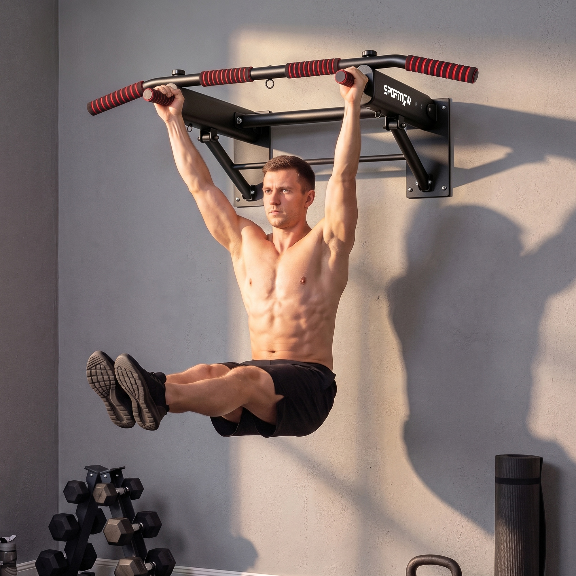Un hombre musculoso realiza un ejercicio de elevación de piernas colgado de una barra en un gimnasio.