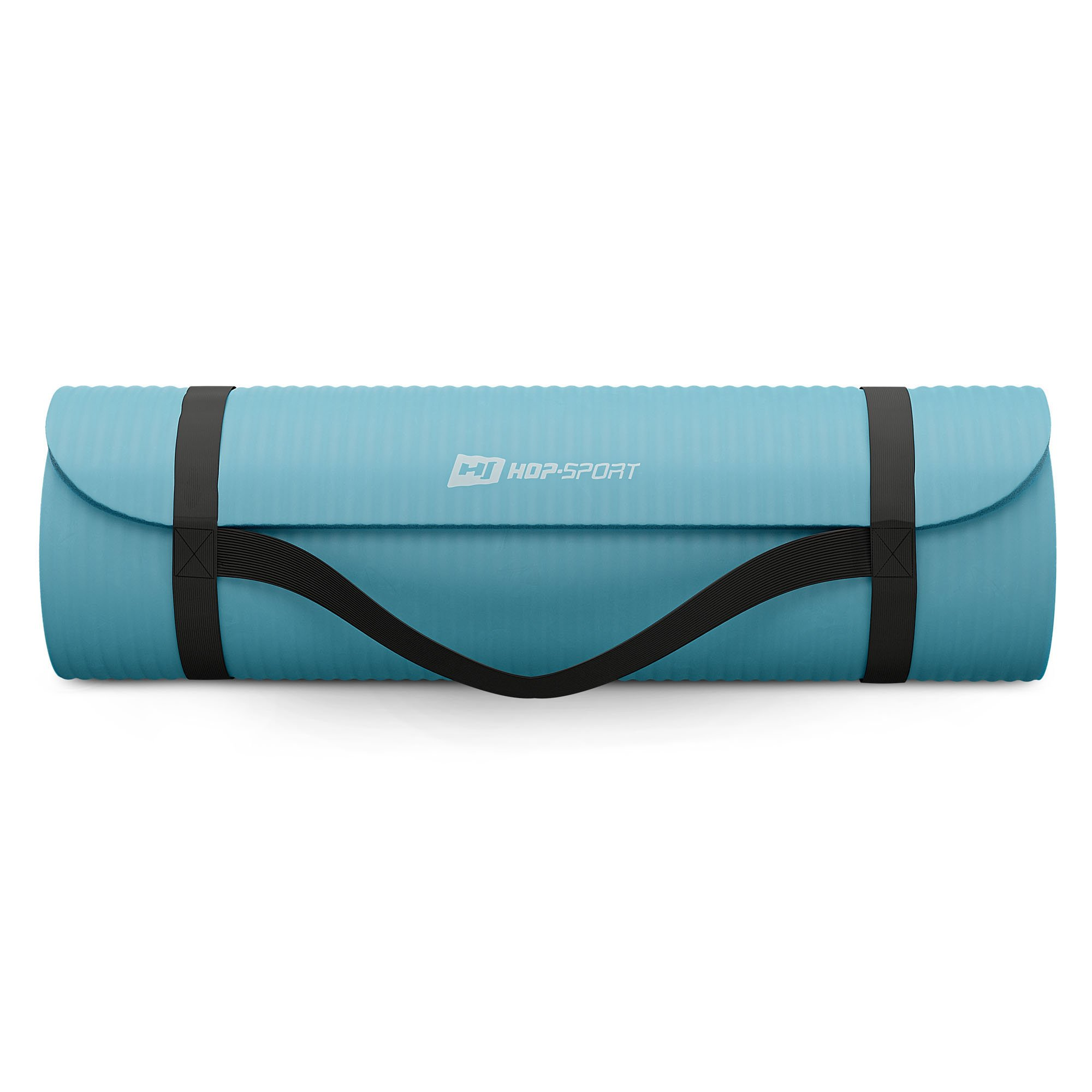 Eine hellblaue, aufgerollte Fitnessmatte mit schwarzen Tragegurten auf weißem Hintergrund.