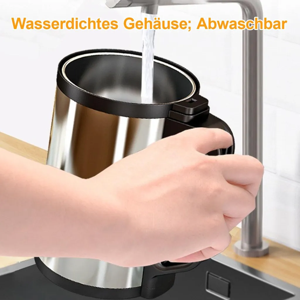 Eine Hand wäscht einen Edelstahlbecher unter einem Wasserhahn. Oben deutscher Text: 'Wasserdichtes Gehäuse; Abwaschbar'.