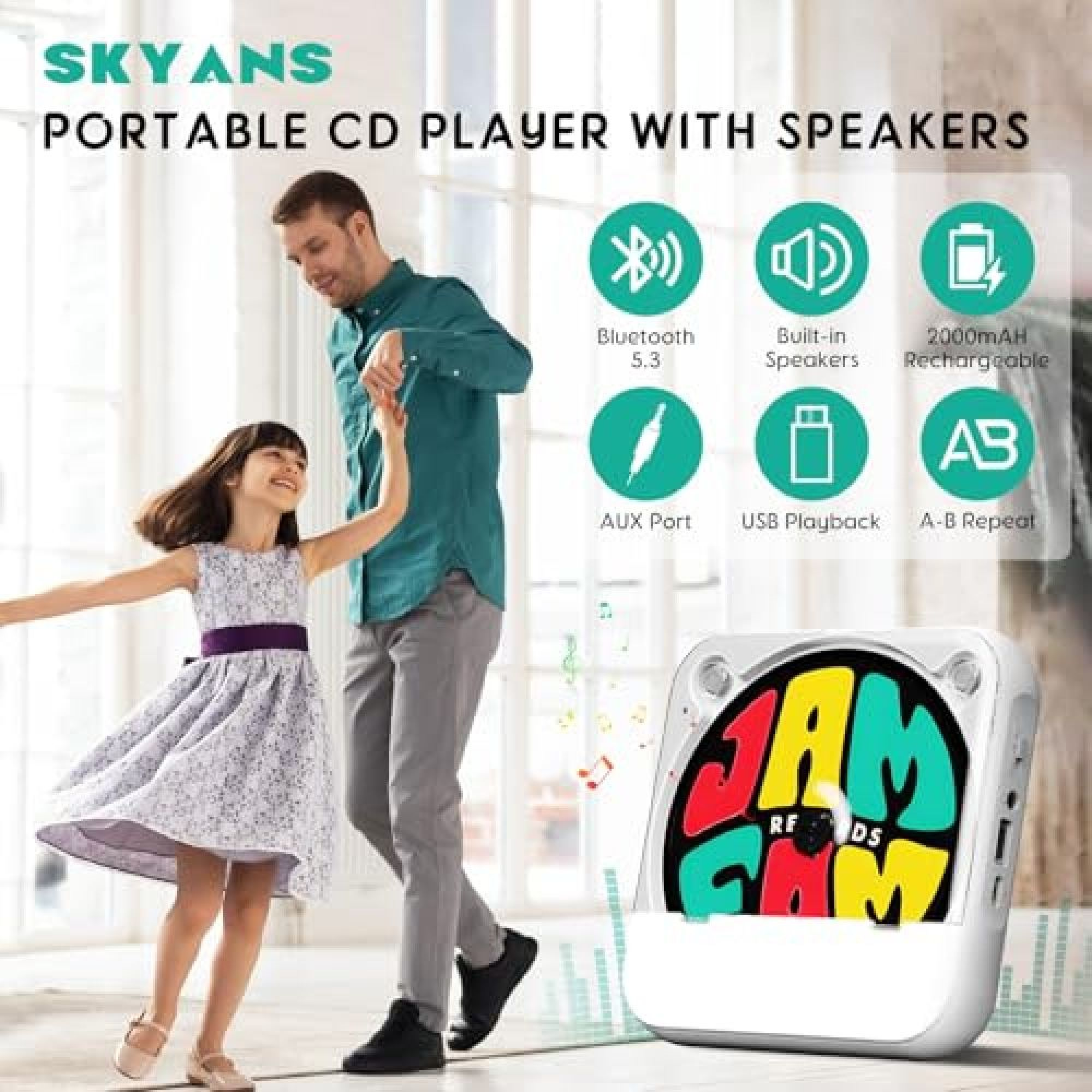 Ein Vater und seine Tochter tanzen fröhlich neben einem tragbaren CD-Player mit Produktfeatures.