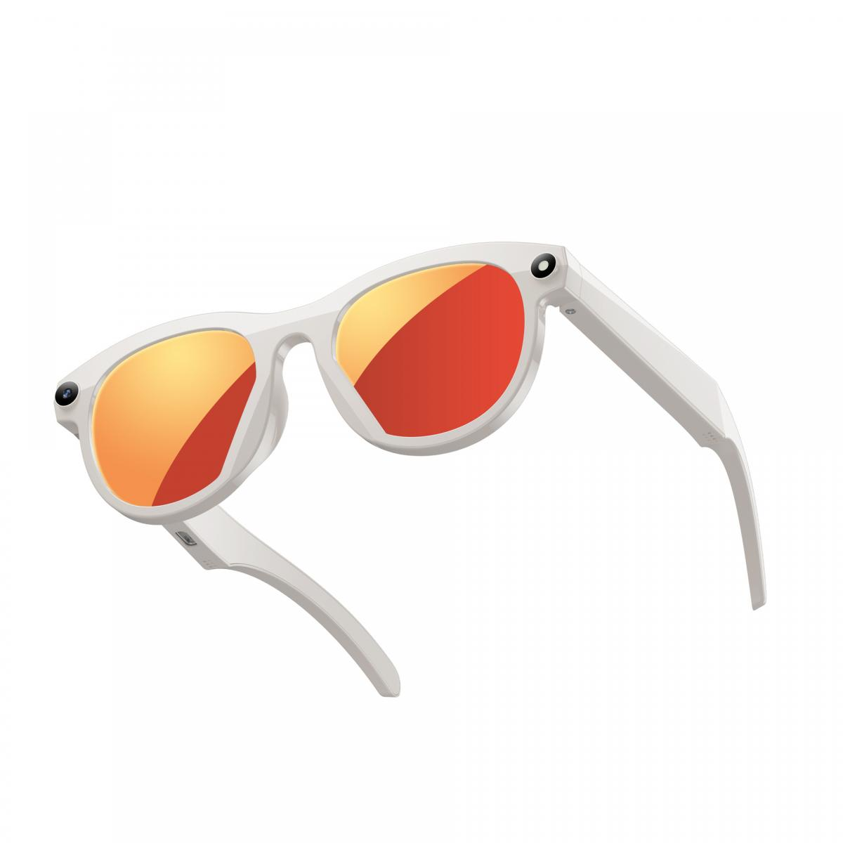 Weiße Smart-Brille mit roten, spiegelnden Gläsern und eingebauten Kameras auf einem weißen Hintergrund.