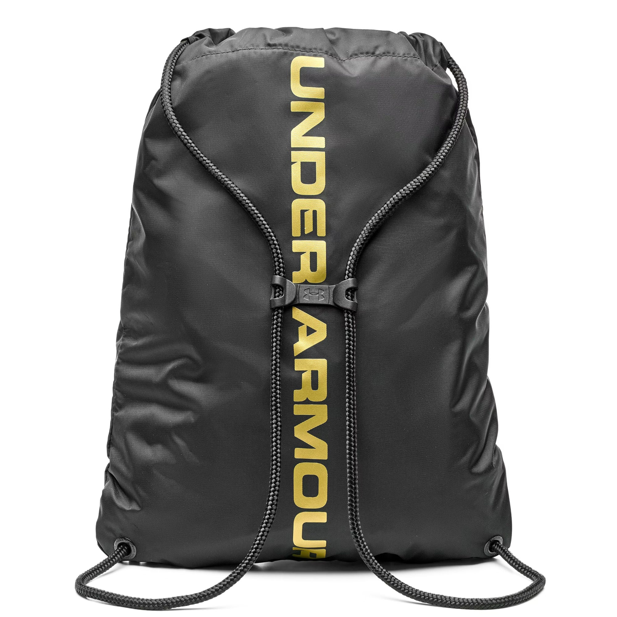 Ein schwarzer Under Armour Turnbeutel mit goldenem Logo und Kordelzug auf weißem Grund.