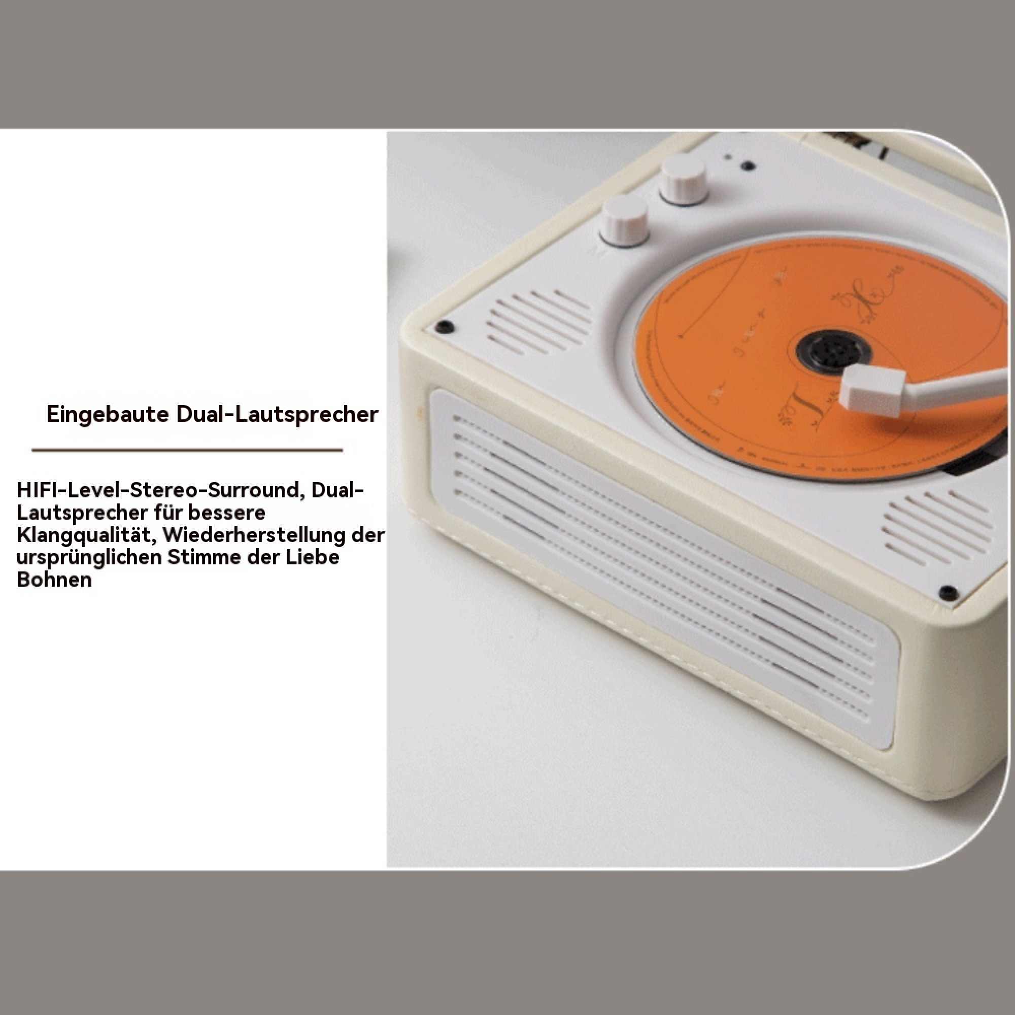 Ein cremefarbener Retro-Plattenspieler mit orangem Vinyl und weißem Tonarm auf einer weißen Oberfläche mit deutschem Text.