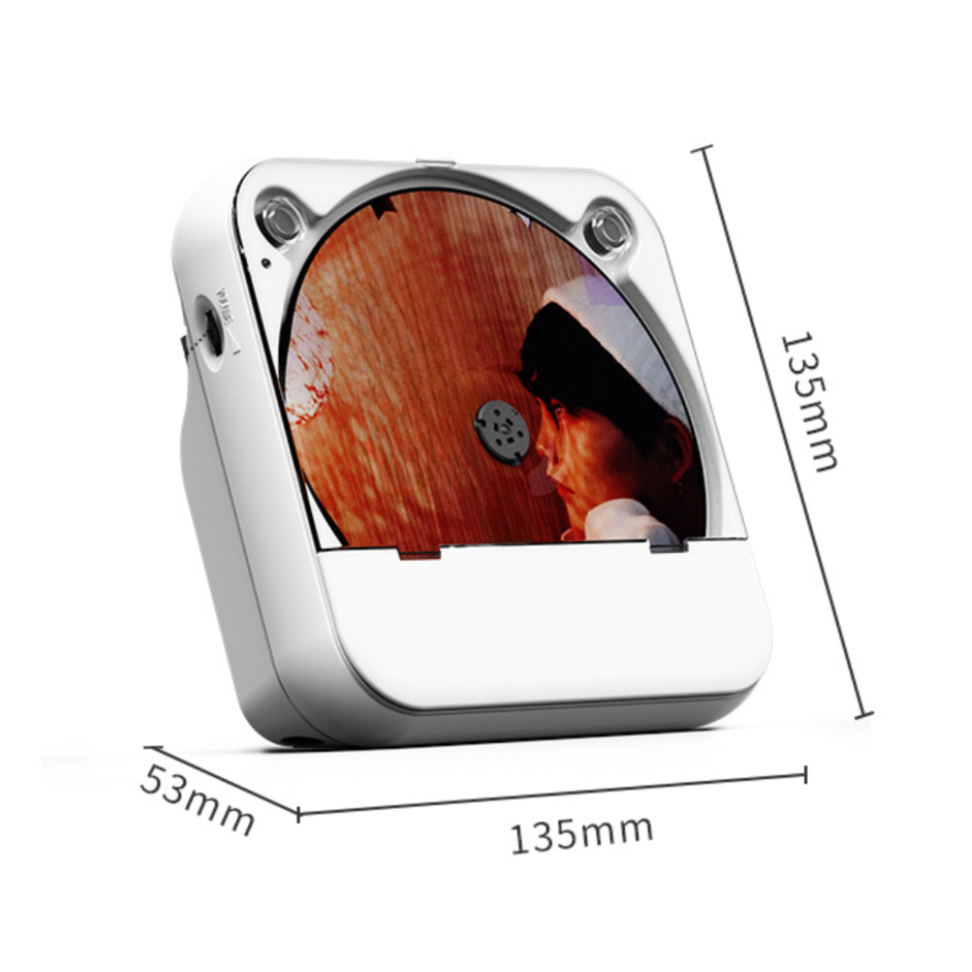 Weißer quadratischer tragbarer CD-Player mit den Maßen 135x135x53mm, der eine CD mit dem Bild einer Person abspielt.