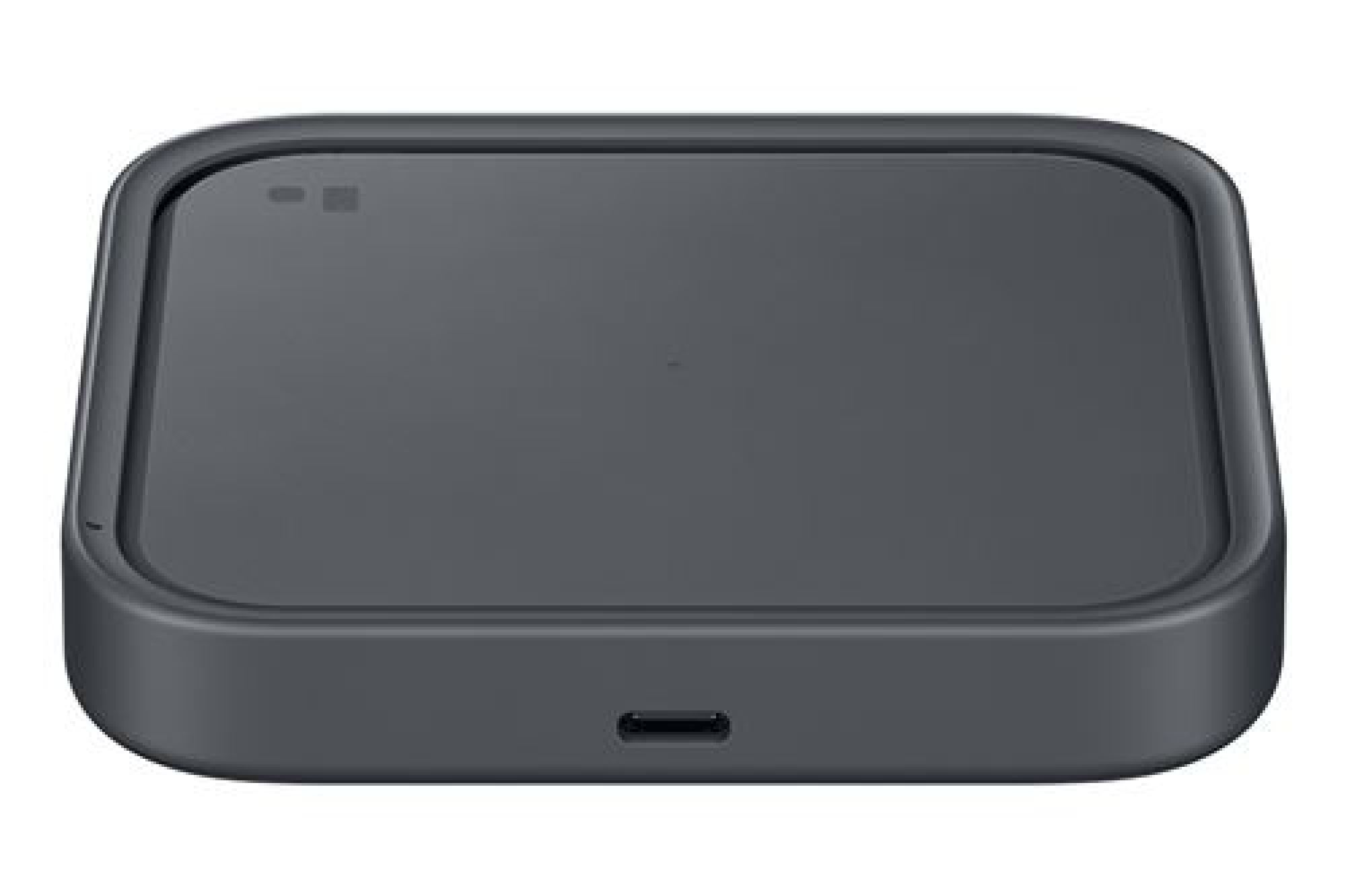 Eine quadratische, dunkelgraue kabellose Ladestation mit USB-C-Anschluss.