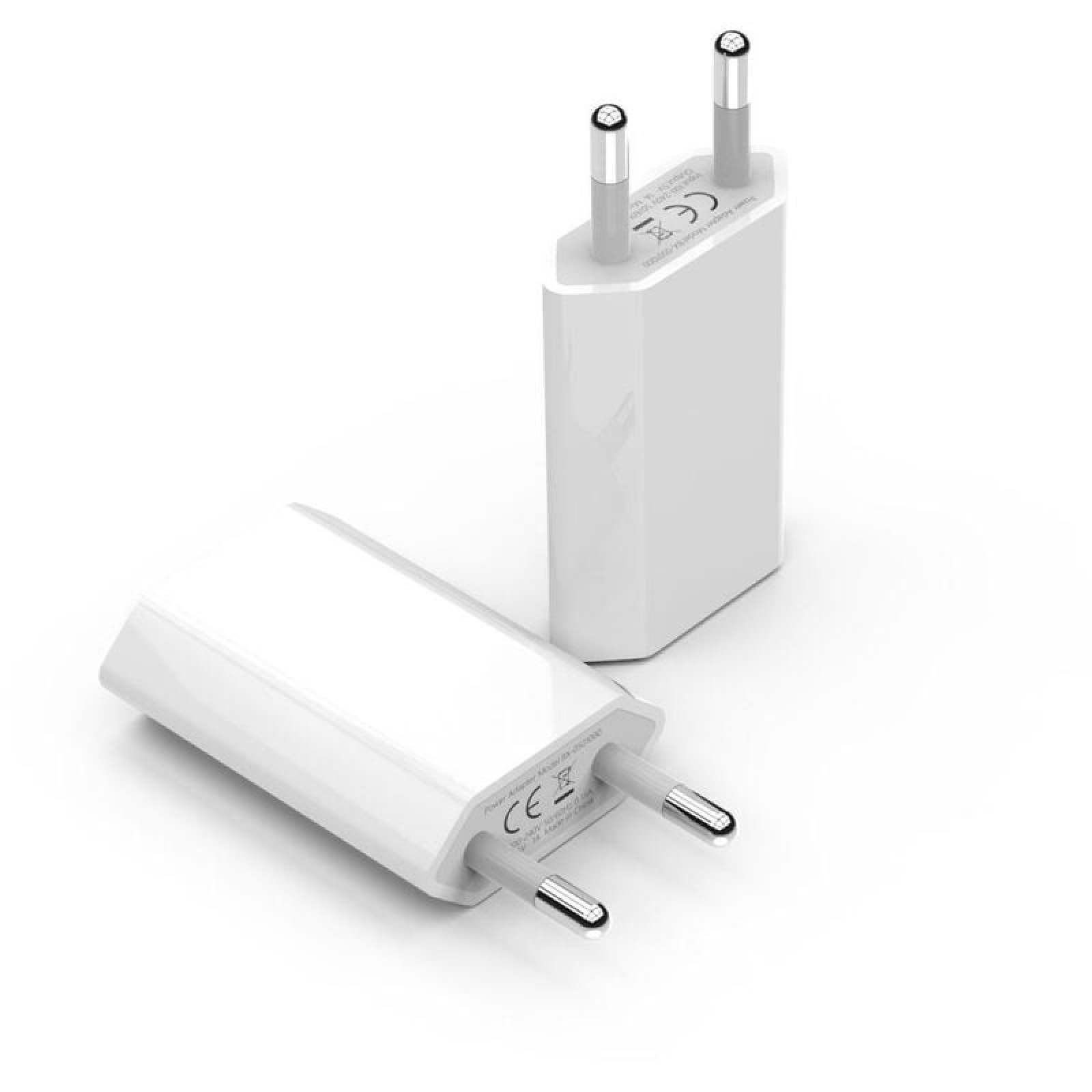 Zwei weiße USB-Netzteile mit EU-Steckern stehen auf weißem Hintergrund.