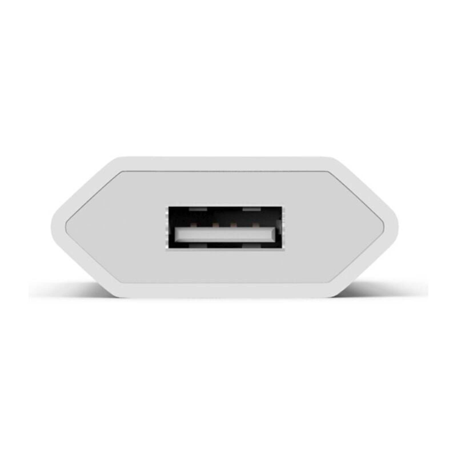 Ein weißer USB-Wandladegeräteanschluss ist zentriert auf einem schlichten weißen Hintergrund dargestellt.