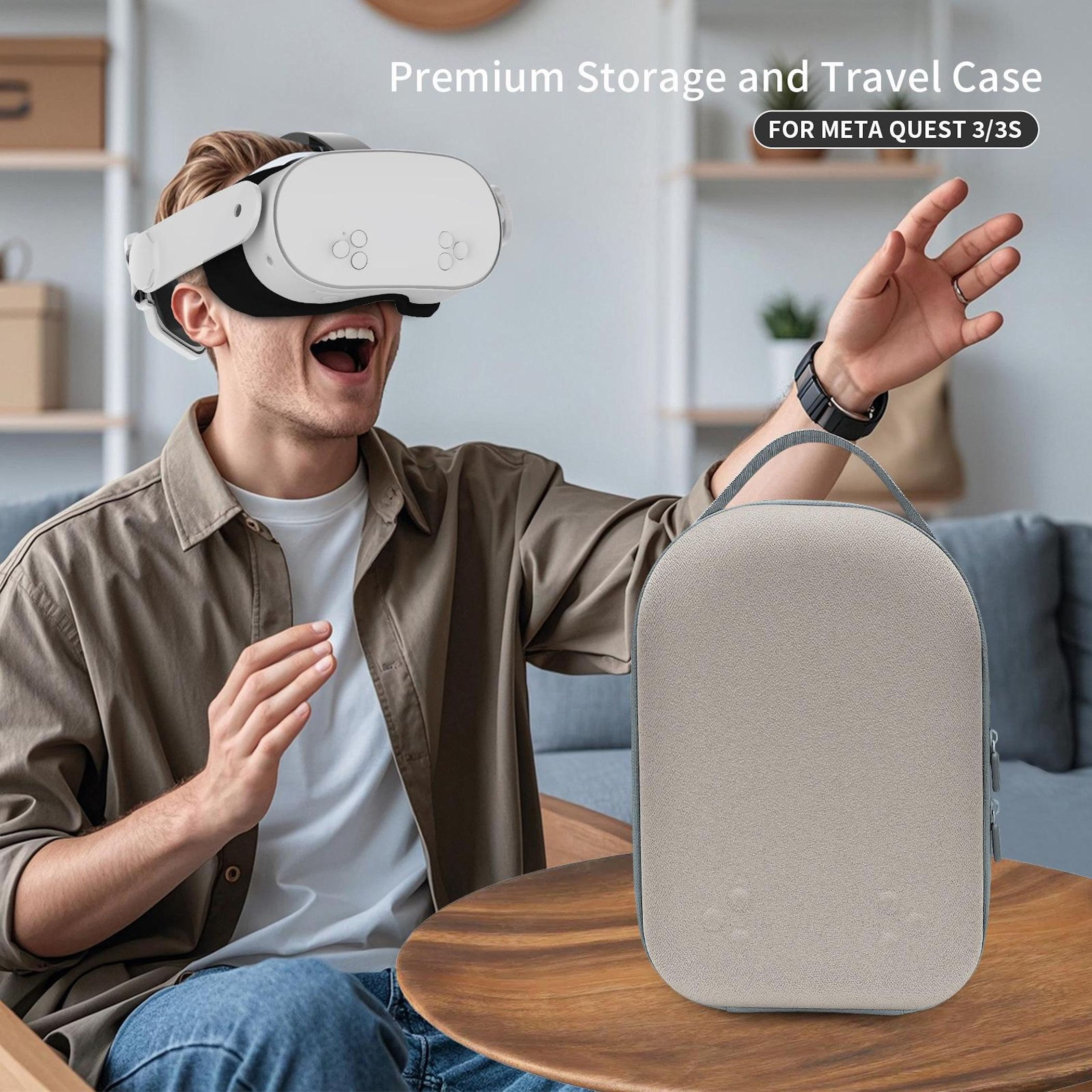 Ein Mann mit VR-Headset sitzt am Tisch, daneben eine graue Tragetasche.