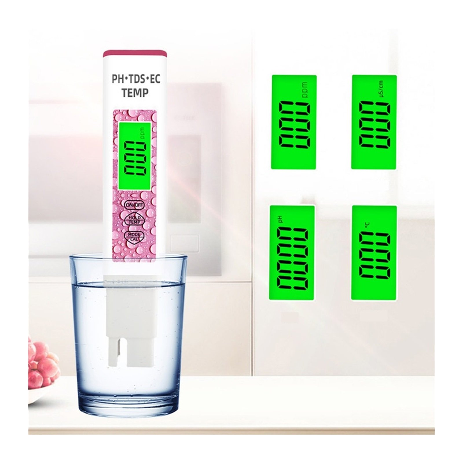Ein weißer Wassertester im Glas mit digitalem Display.