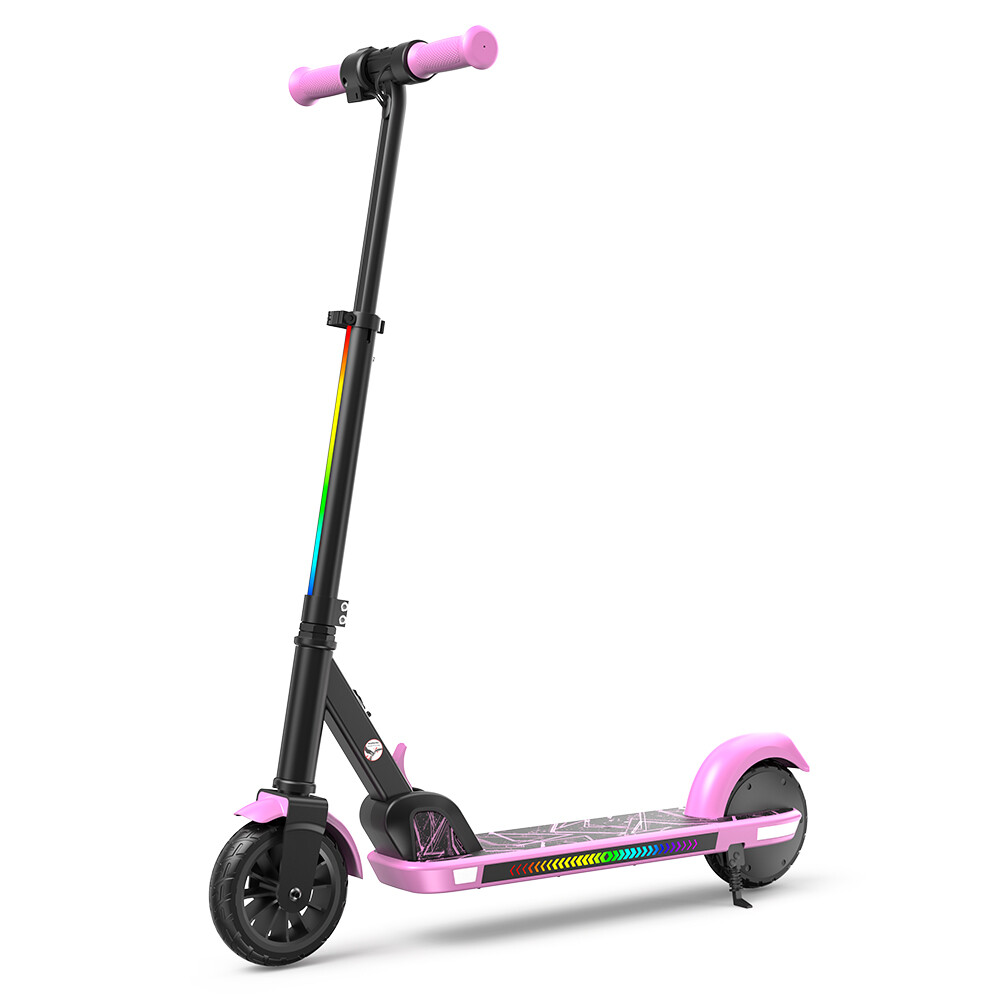 Un monopattino elettrico nero con dettagli rosa, luci arcobaleno sul manubrio e pedana decorata su sfondo bianco.