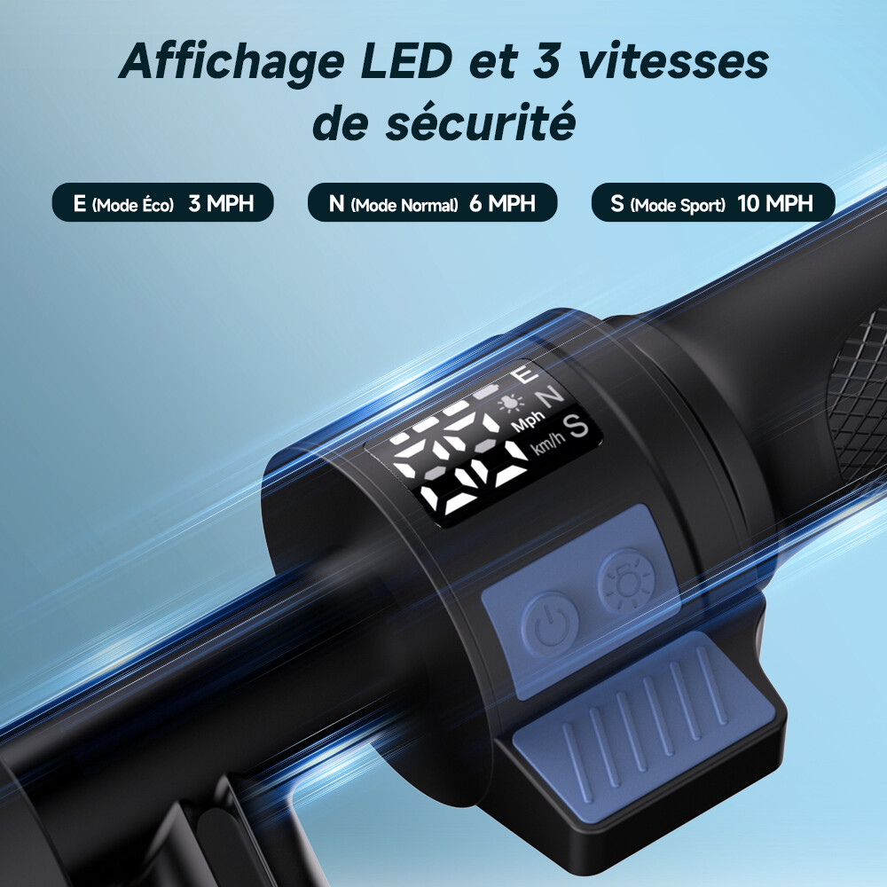 Primo piano del manubrio di un monopattino elettrico con display LED e pulsanti.