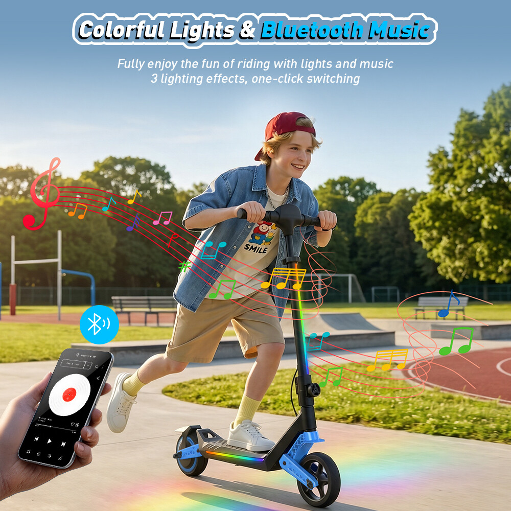 Un ragazzo guida felicemente un monopattino elettrico in un parco con luci e musica.