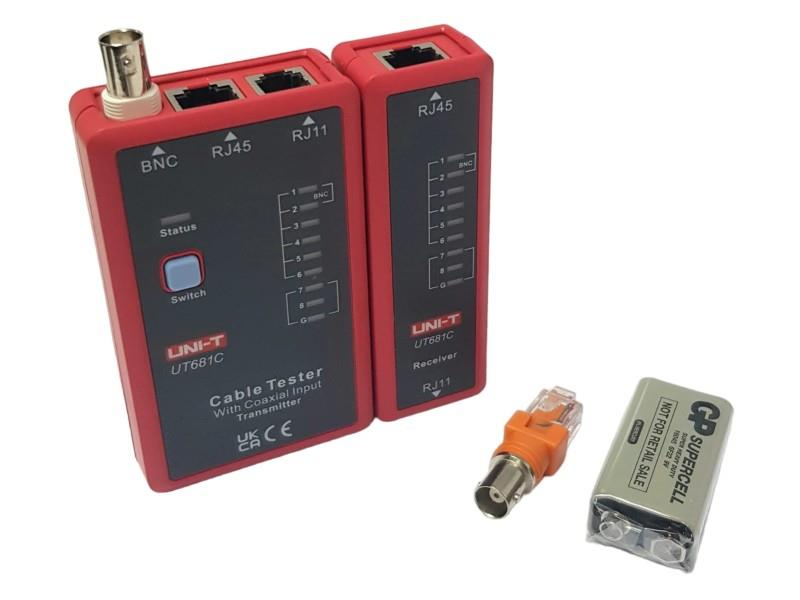 Beyaz arkaplanda verici, alıcı, BNC adaptörü ve 9V pil ile kırmızı UNI-T UT681C kablo test cihazı.