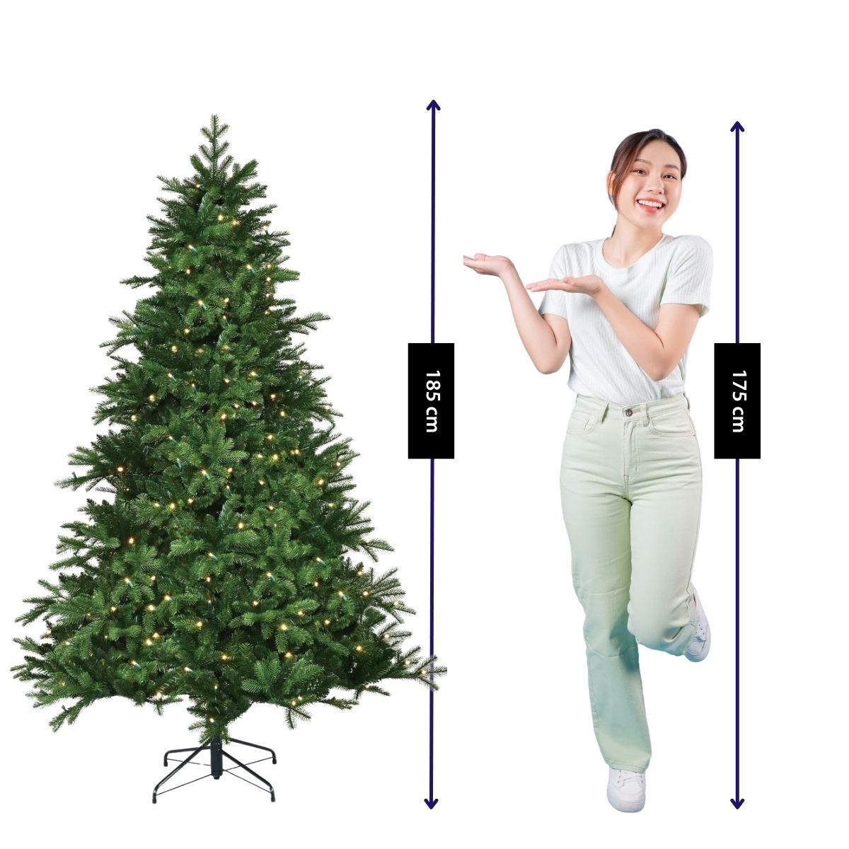 Een lijdende vrouw naast een verlichte kerstboom, met hoogte-indicatoren van 185 cm en 175 cm.