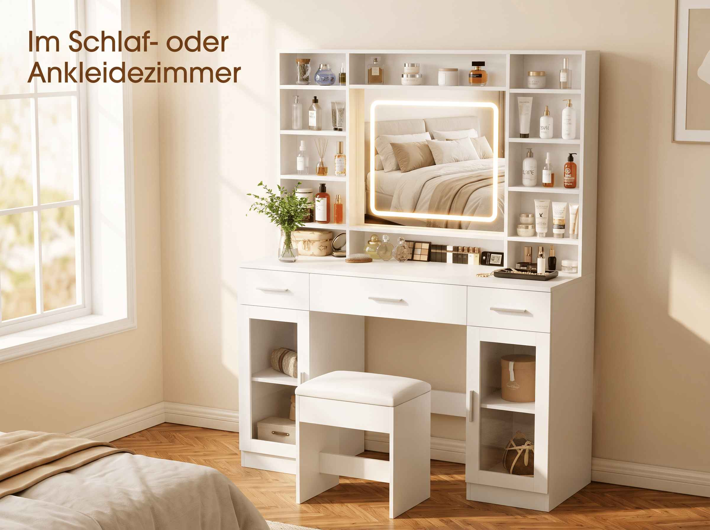 Moderner weißer Schminktisch mit beleuchtetem Spiegel, Regalen voller Kosmetik und einem gepolsterten Hocker.