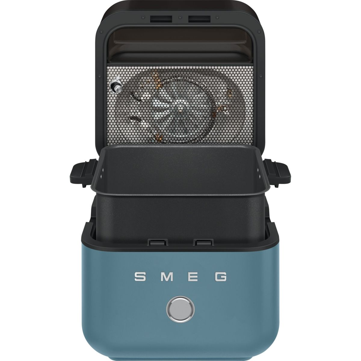 Blaue Smeg Heißluftfritteuse mit offenem Korb und sichtbarem Heizelement.
