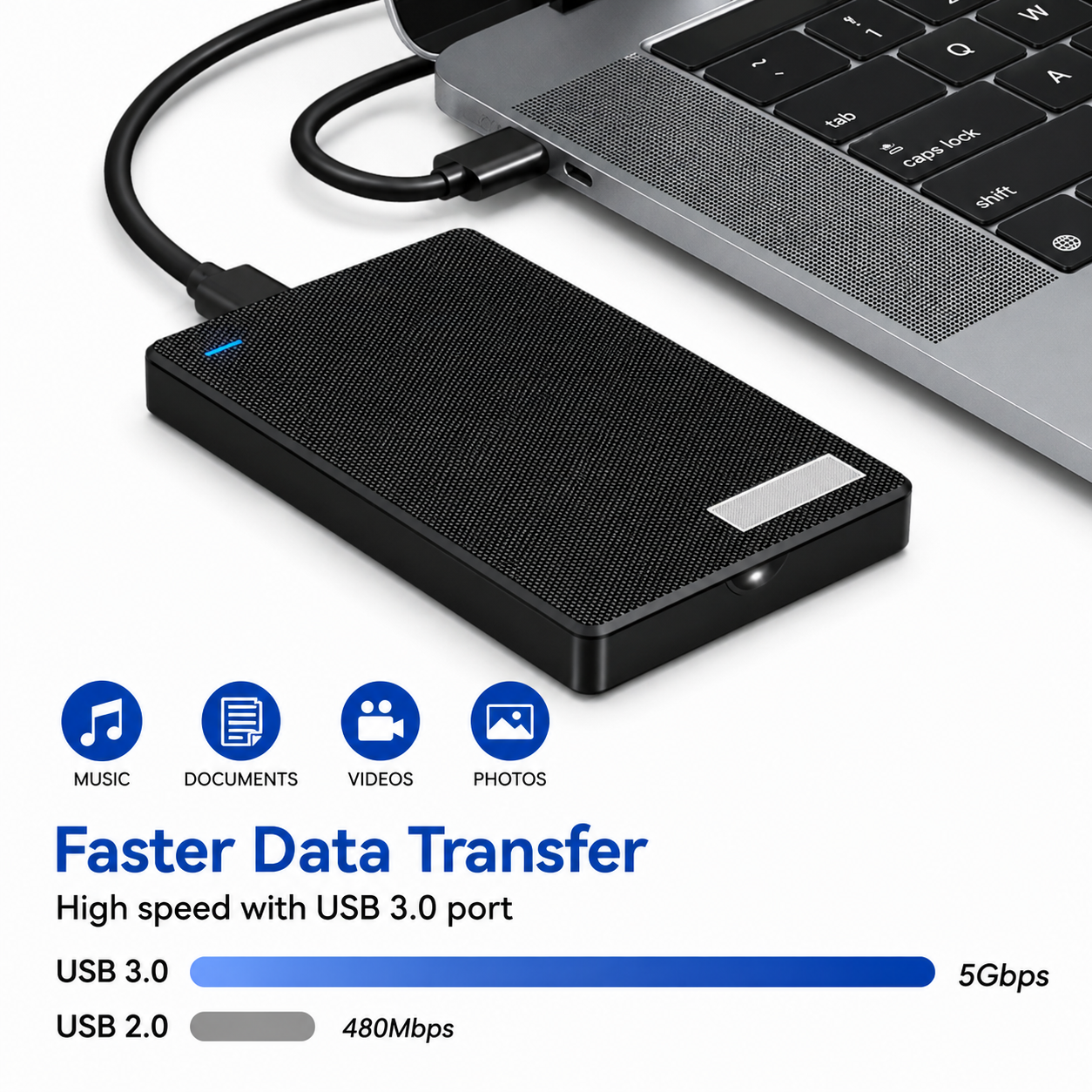 Zwarte externe harde schijf aangesloten op een laptop, met USB 3.0 infografiek.