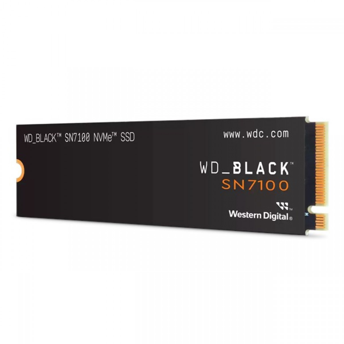 Beyaz arka planda altın renkli pinlere sahip siyah WD_BLACK SN7100 NVMe SSD.