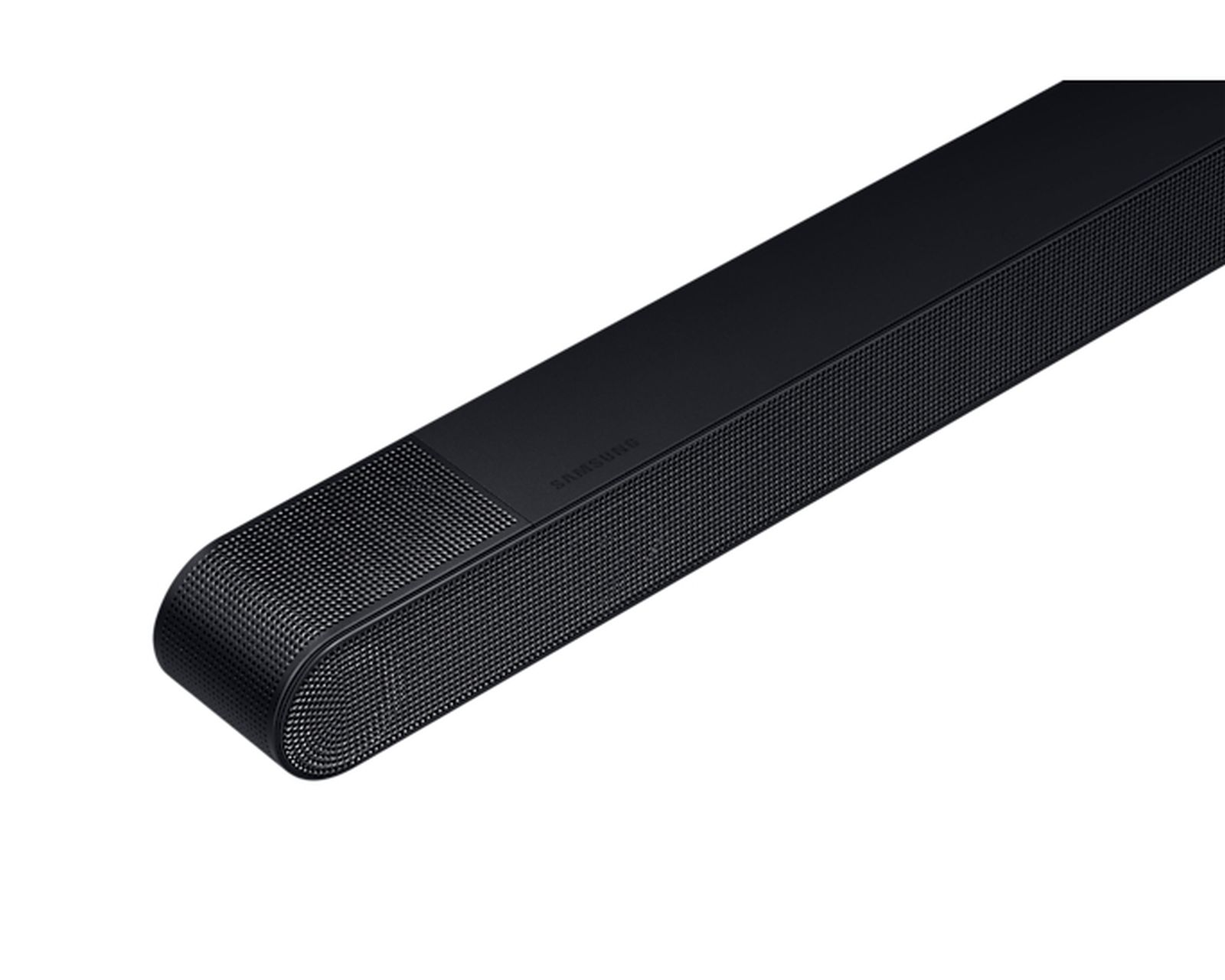 Nahaufnahme einer schwarzen Samsung Soundbar mit Gitter vor weißem Hintergrund.