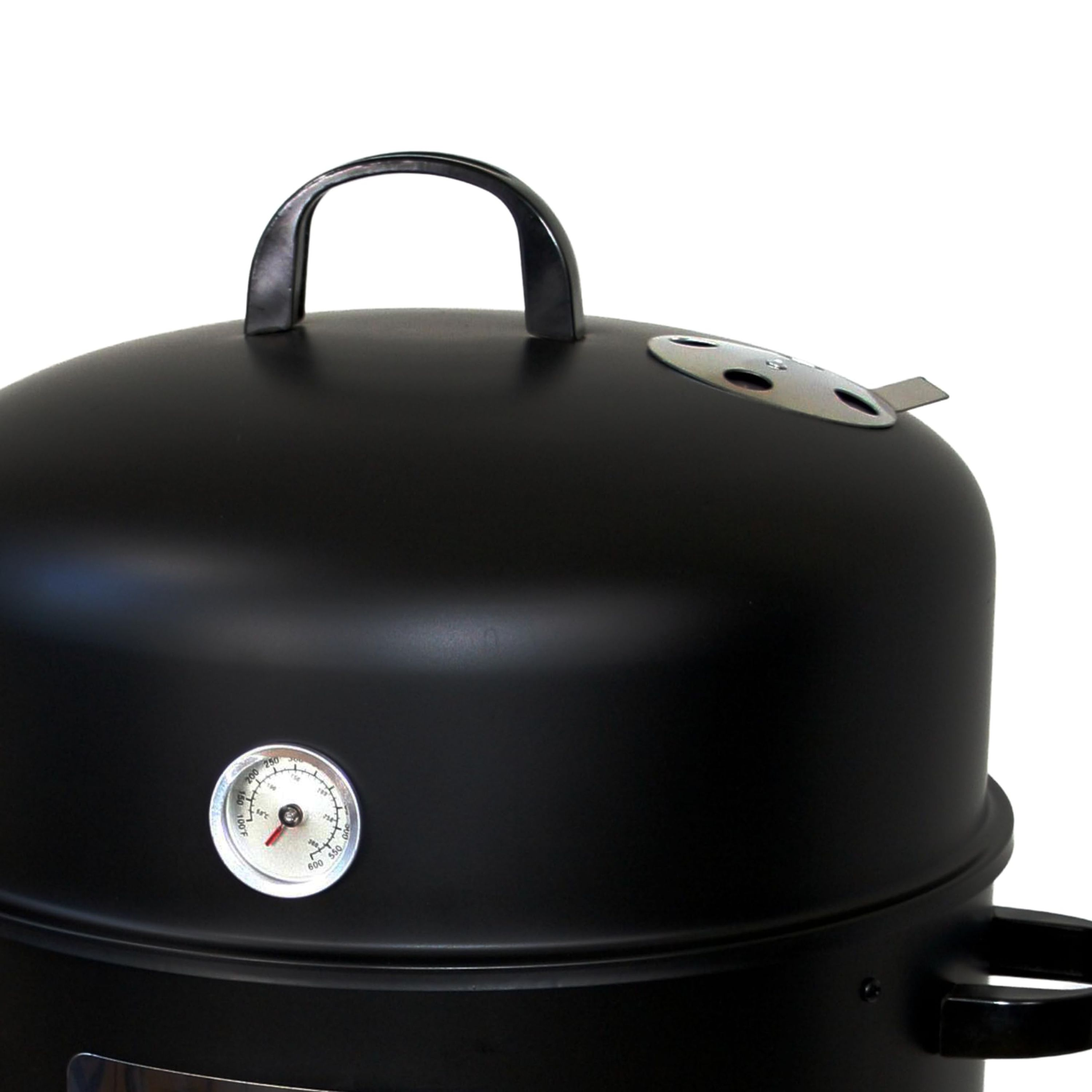 Schwarzer Grill mit rundem Thermometer, Griff und Lüftungsschlitz auf weißem Hintergrund.