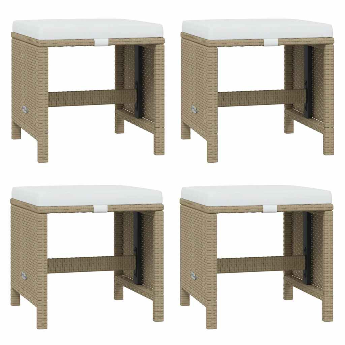 Vier beige Gartenhocker aus Polyrattan mit weißen Kissen, im Raster vor weißem Hintergrund.