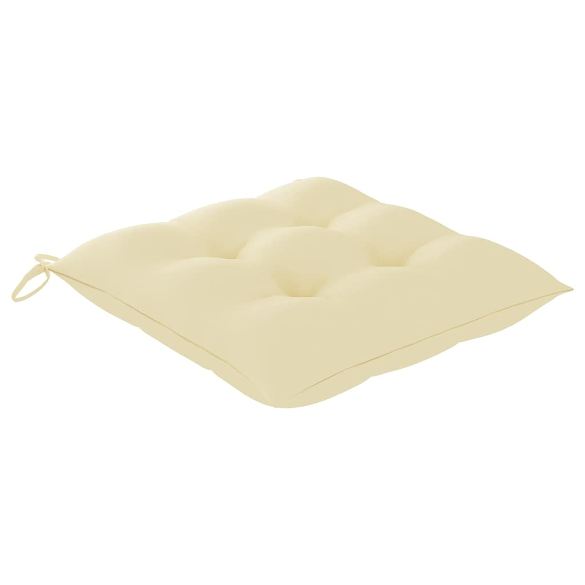Ein quadratisches, beiges Sitzkissen mit Tufting und einer kleinen Schlaufe auf weißem Hintergrund.