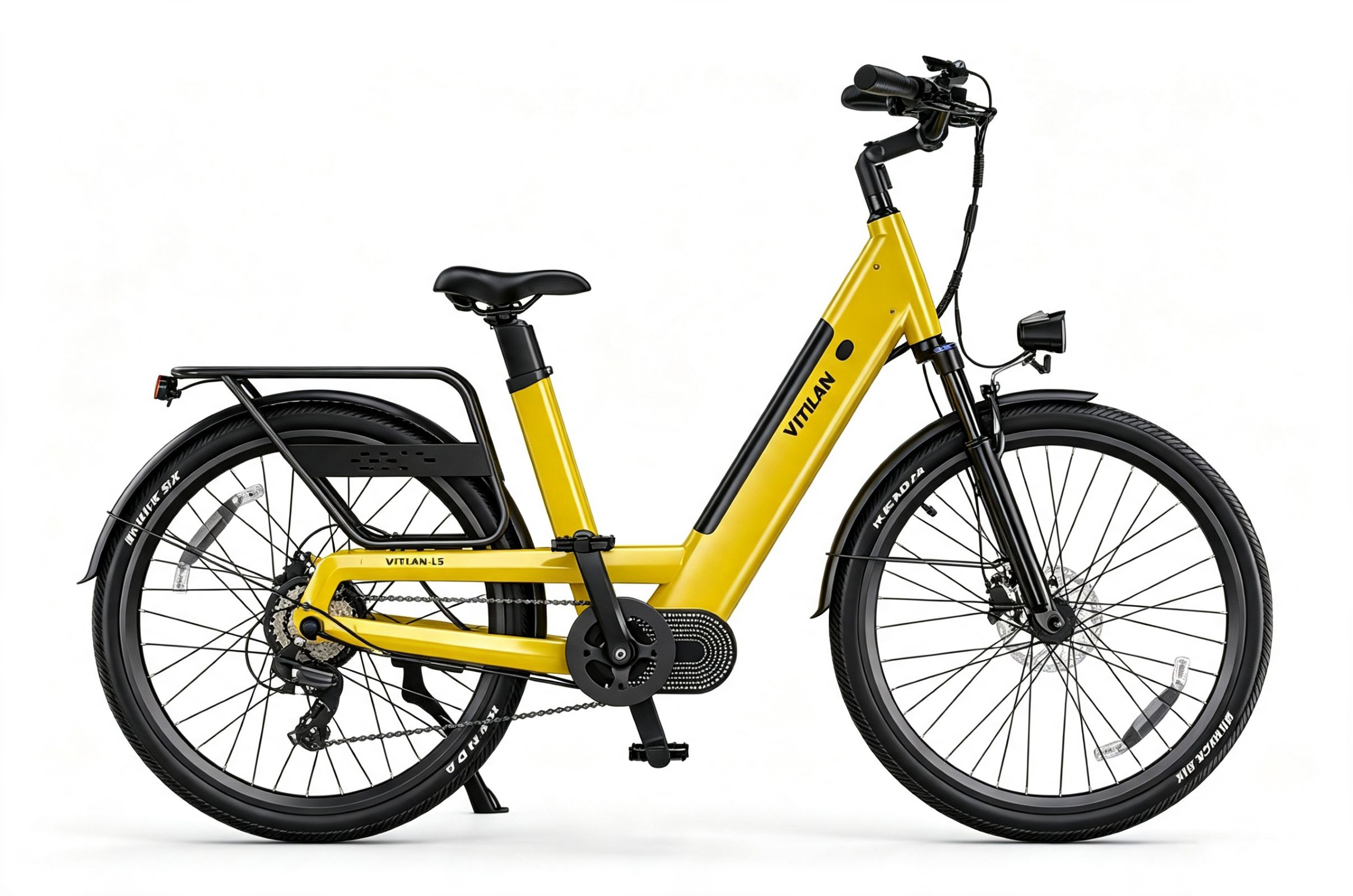 Una bicicleta eléctrica Vitilan amarilla y negra sobre fondo blanco con portaequipajes y guardabarros.