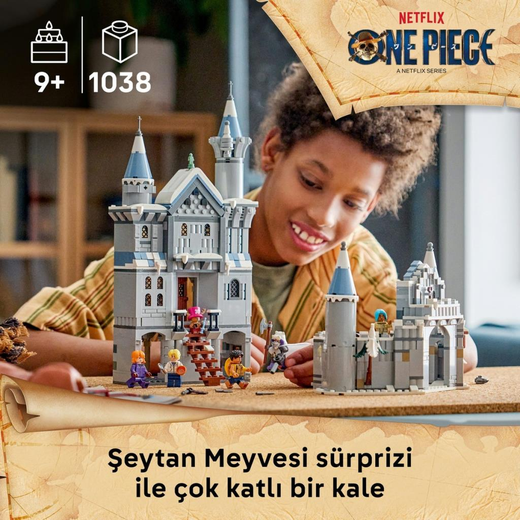 Un niño construye un gran castillo de LEGO con minifiguras.