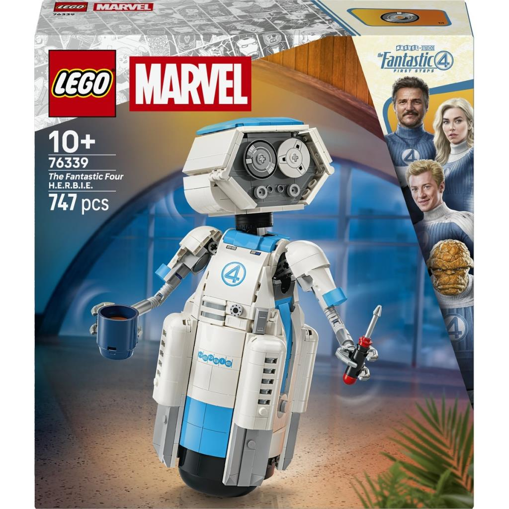 Mavi ve beyaz parçalarıyla Fantastic Four'dan H.E.R.B.I.E. robotunu gösteren Lego Marvel kutusu.