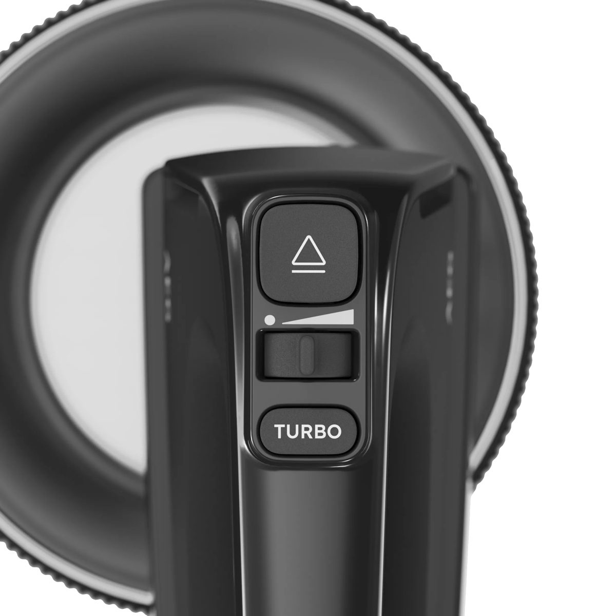 Primer plano del mango de una batidora negra con un botón de expulsión, selector de velocidad y turbo.