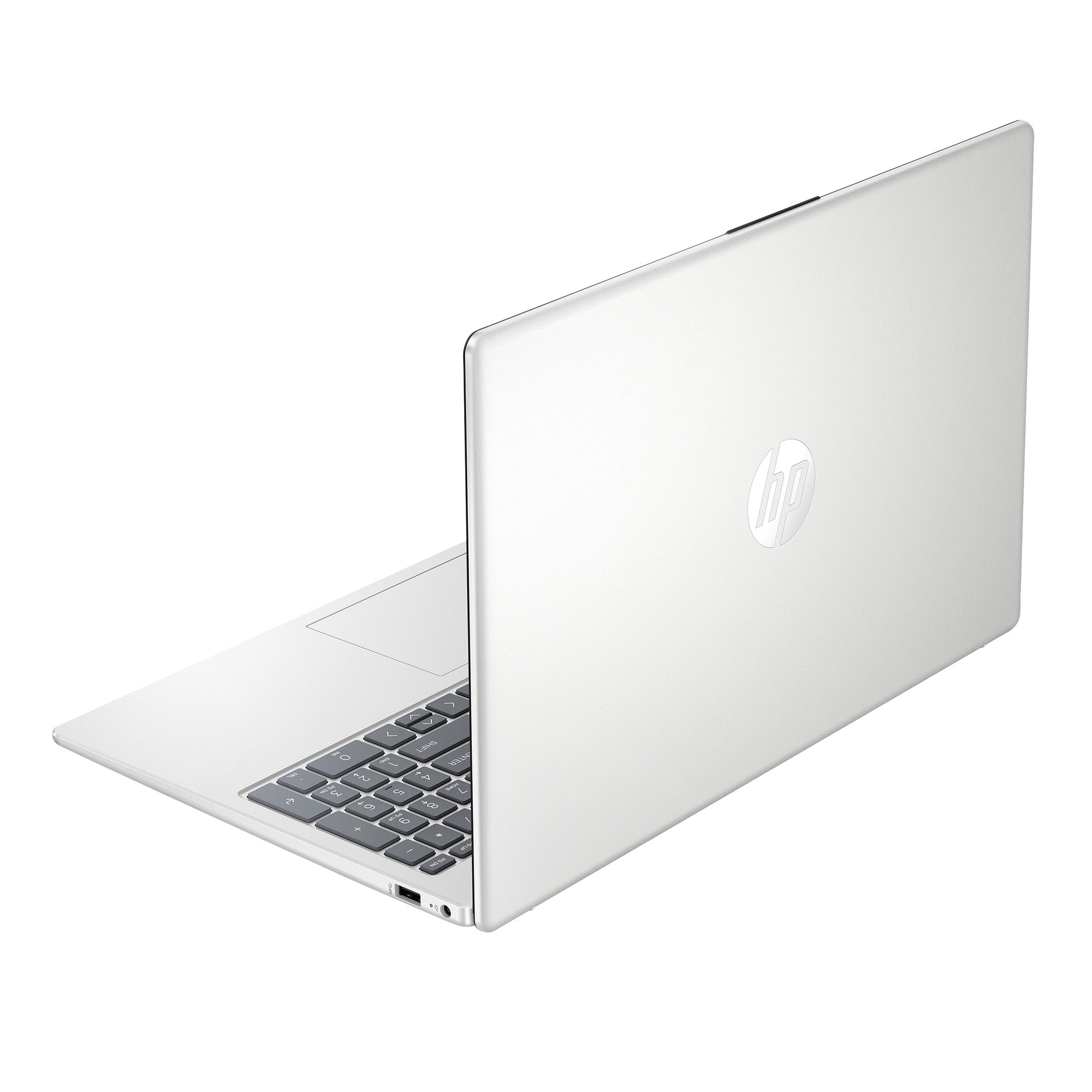 Un portátil HP plateado abierto sobre fondo blanco, mostrando la elegante tapa y el teclado.