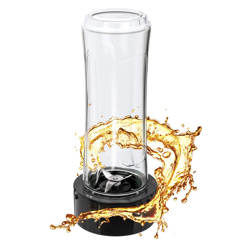 Ein gläserner Mixerbecher mit schwarzem Sockel und rotierendem Edelstahlmesser, umgeben von einem goldenen Flüssigkeitsspritzer.
