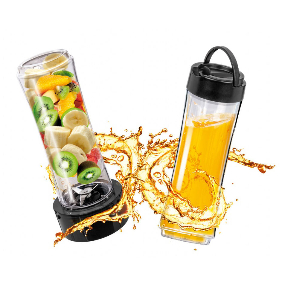 Zwei Flaschen mit Früchten und Orangensaft, umgeben von spritzender Flüssigkeit.