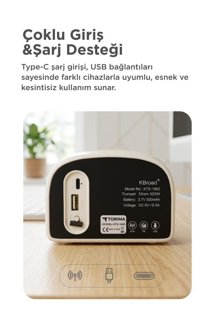 Ahşap masa üzerinde portlar ve teknik özellikler içeren hoparlör reklamı.