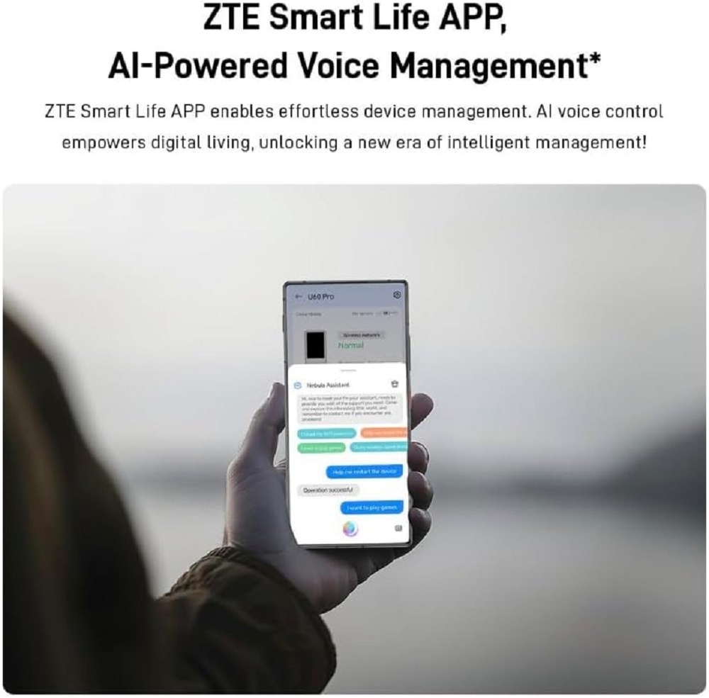 Hand hält Smartphone mit ZTE Smart Life App und KI-Sprachsteuerung.