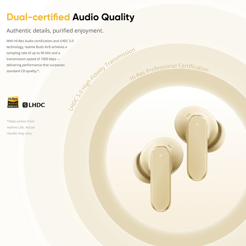 Goldfarbene kabellose Ohrhörer auf einem hellen Hintergrund mit Werbetext über Audioqualität.