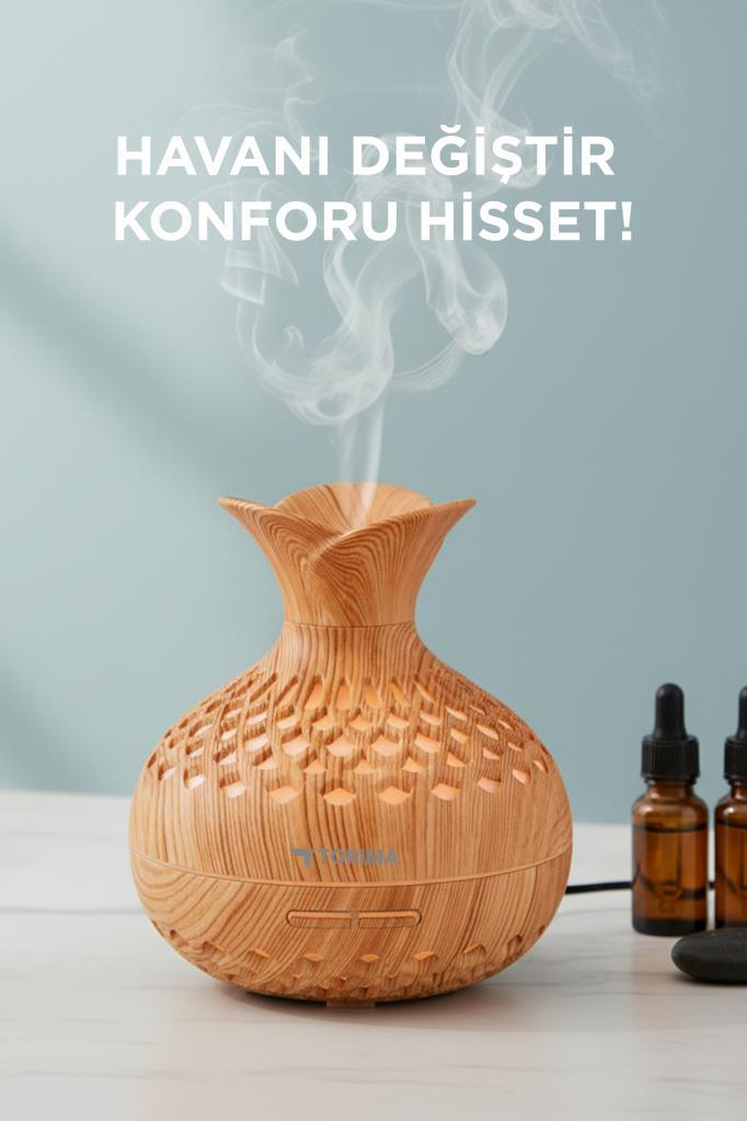 Masada yükselen buhar ve arka planda iki küçük şişe bulunan ahşap aroma difüzörü.