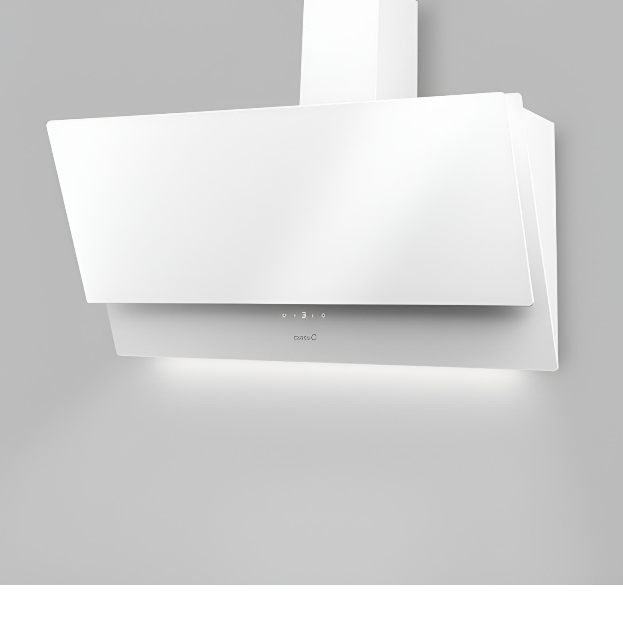 Una moderna campana extractora blanca inclinada con controles táctiles y luz inferior.