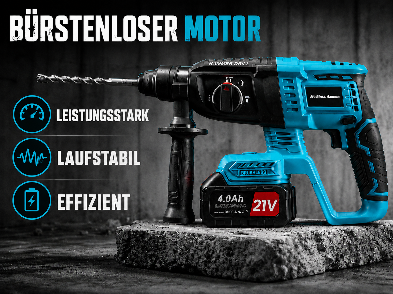 Ein blauer akkubetriebener Bohrhammer steht auf einem Betonblock vor einem dunklen Hintergrund.