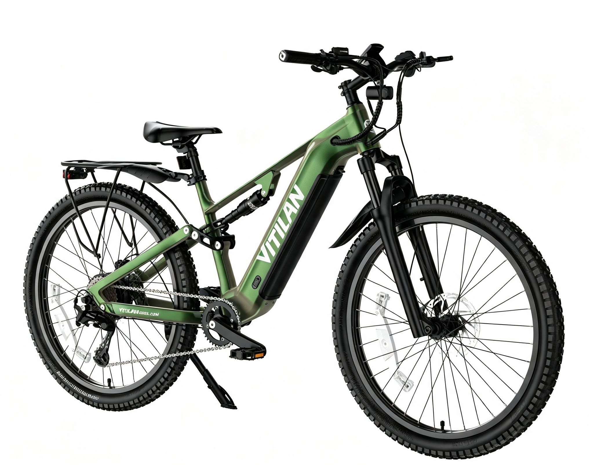 Una bicicleta eléctrica Vitilan verde con cuadro negro, neumáticos anchos, portaequipajes y suspensión sobre fondo blanco.