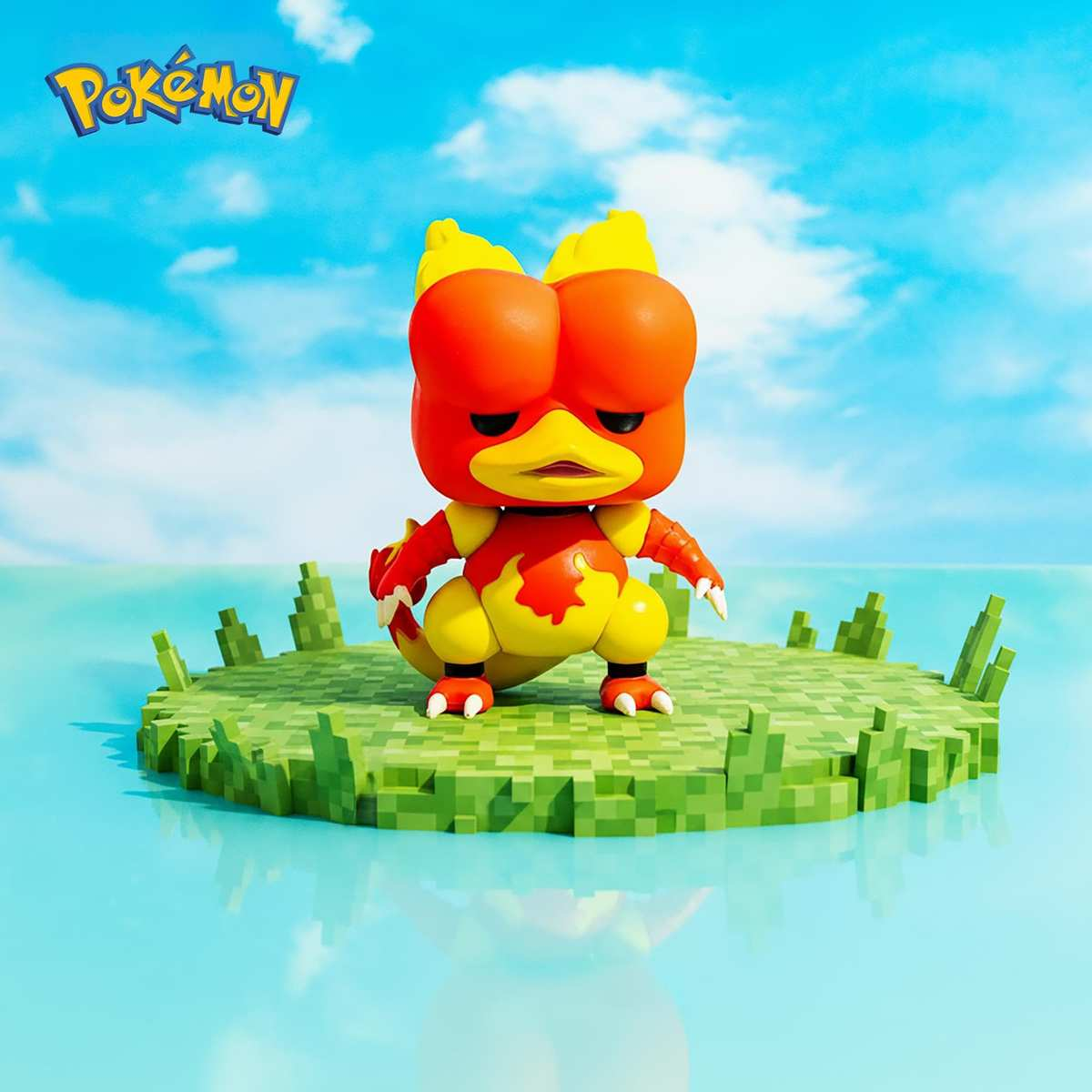 Una figura de Pokémon naranja y amarilla sobre una isla verde pixelada en el agua bajo un cielo azul.