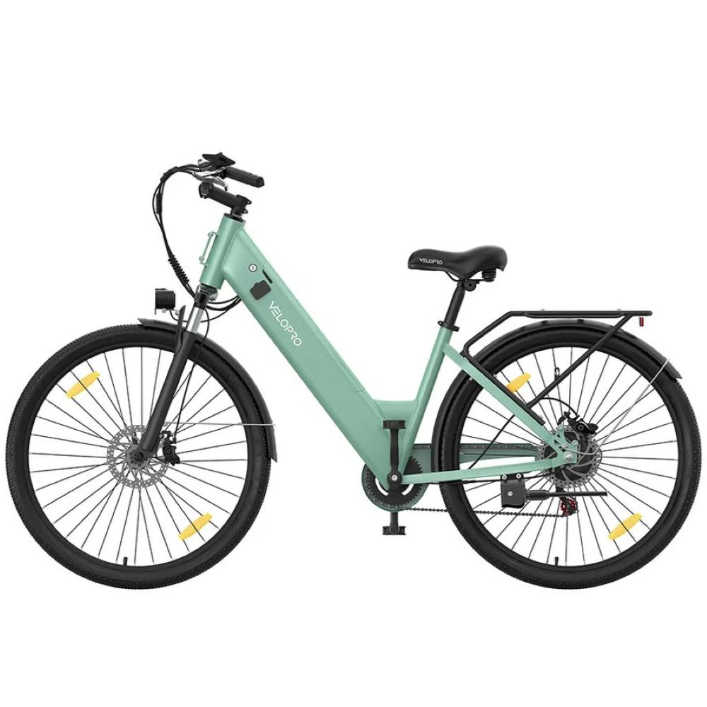 Una bicicleta eléctrica Velopro verde menta con sillín negro, guardabarros y portaequipajes trasero.