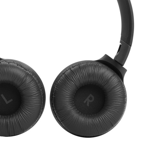 Cuffie on-ear nere con cuscinetti imbottiti e contrassegni L e R.