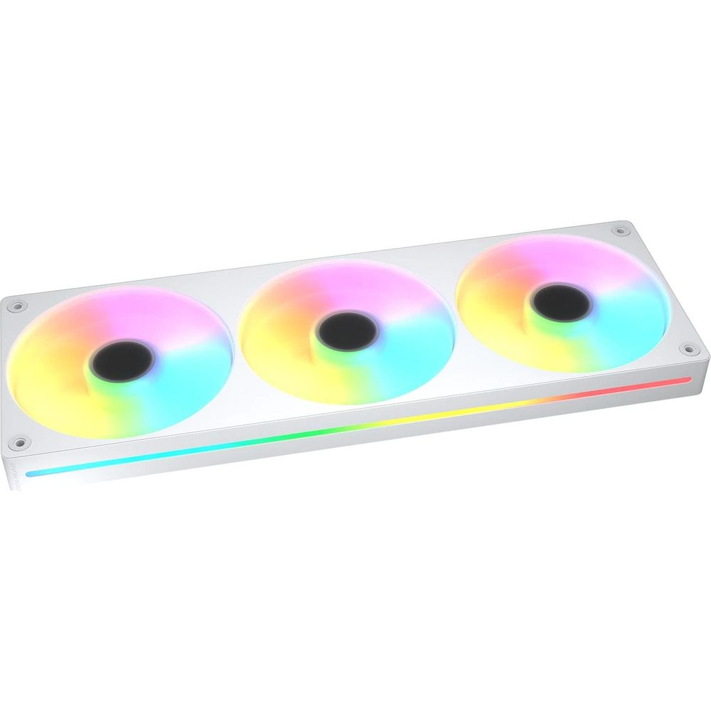 Ein weißer PC-Lüfter mit drei runden Öffnungen und integrierter RGB-Beleuchtung auf weißem Hintergrund.