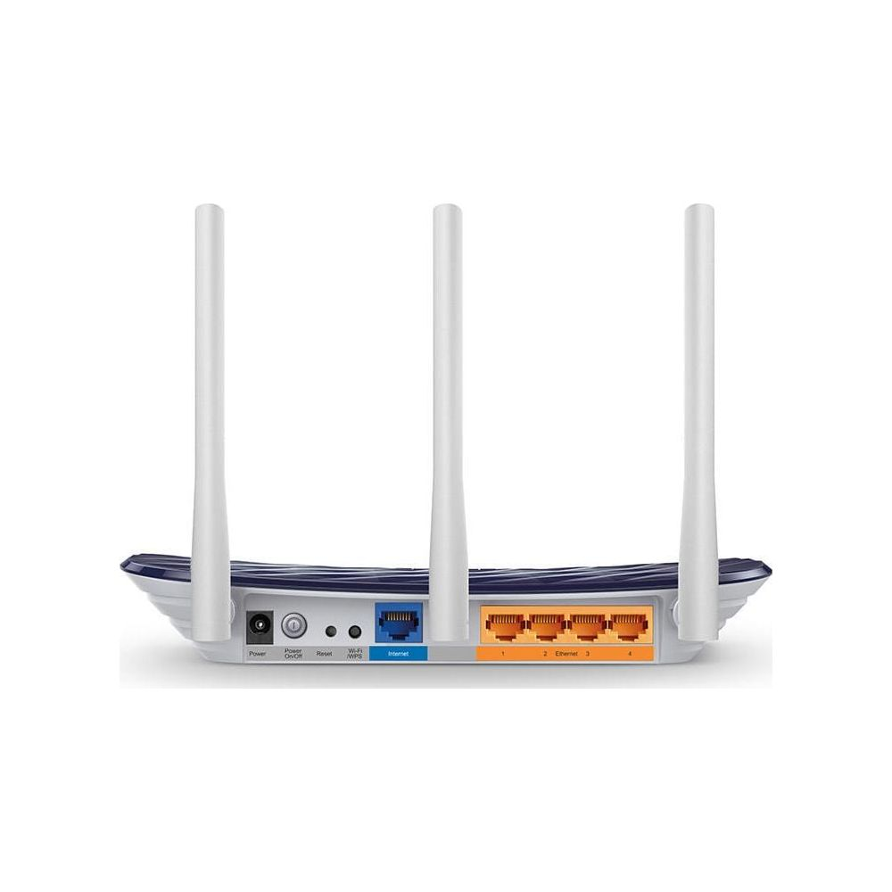 Rückseite eines weißen WLAN-Routers mit drei Antennen, einem blauen Internet-Port und vier gelben Ethernet-Ports.