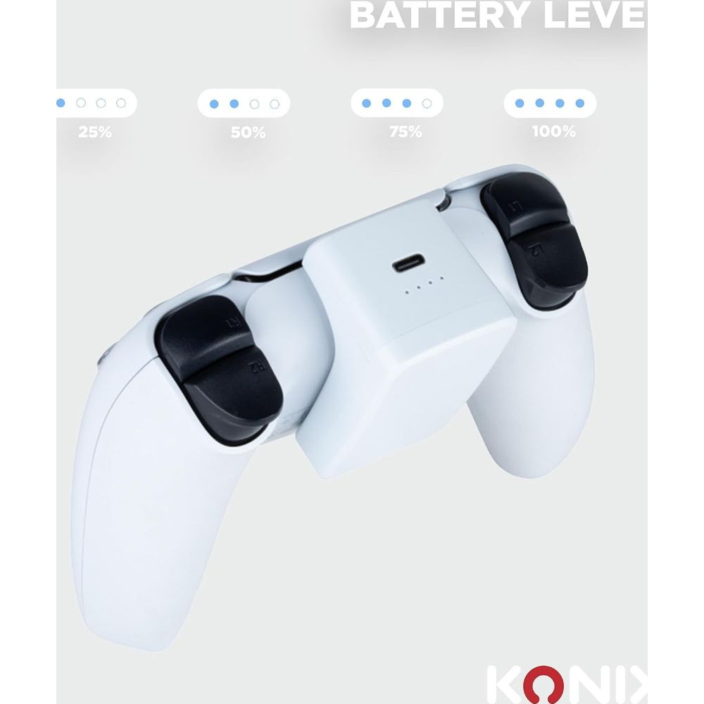 Weißer Spiele-Controller mit Akku-Aufsatz und Ladezustandsanzeige oben.