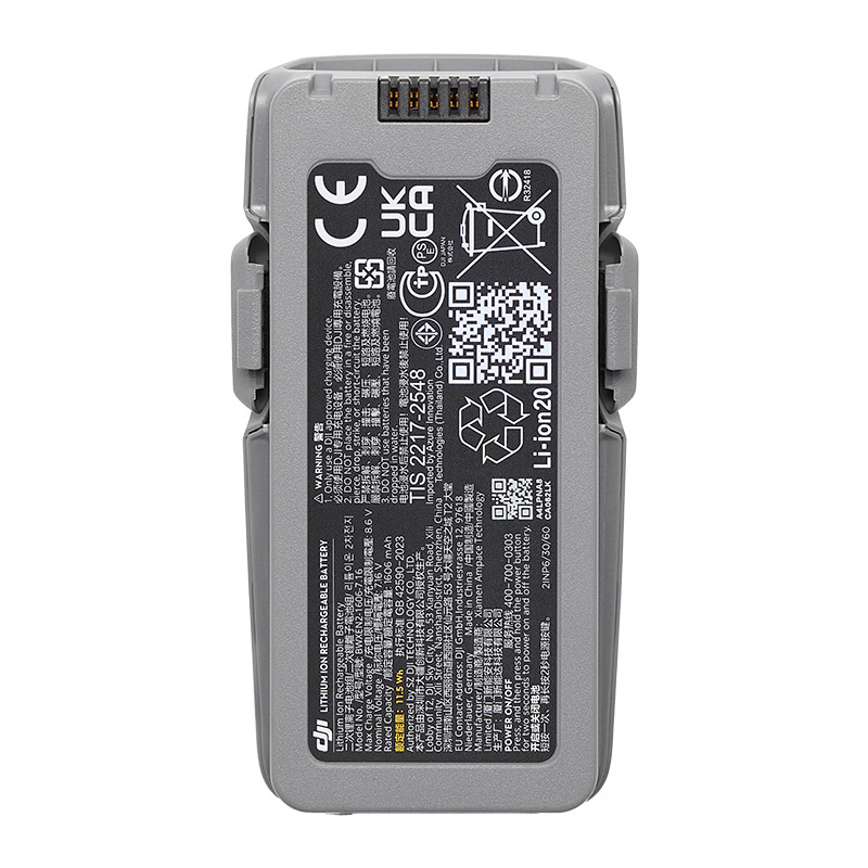 Batteria per drone DJI grigia con avvertenze di sicurezza e specifiche tecniche.