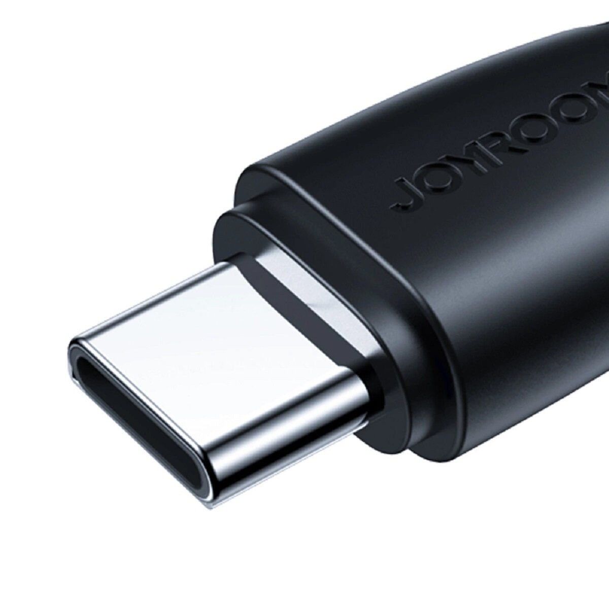 Zbliżenie czarnego złącza USB-C Joyroom ze srebrną metalową wtyczką na białym tle.