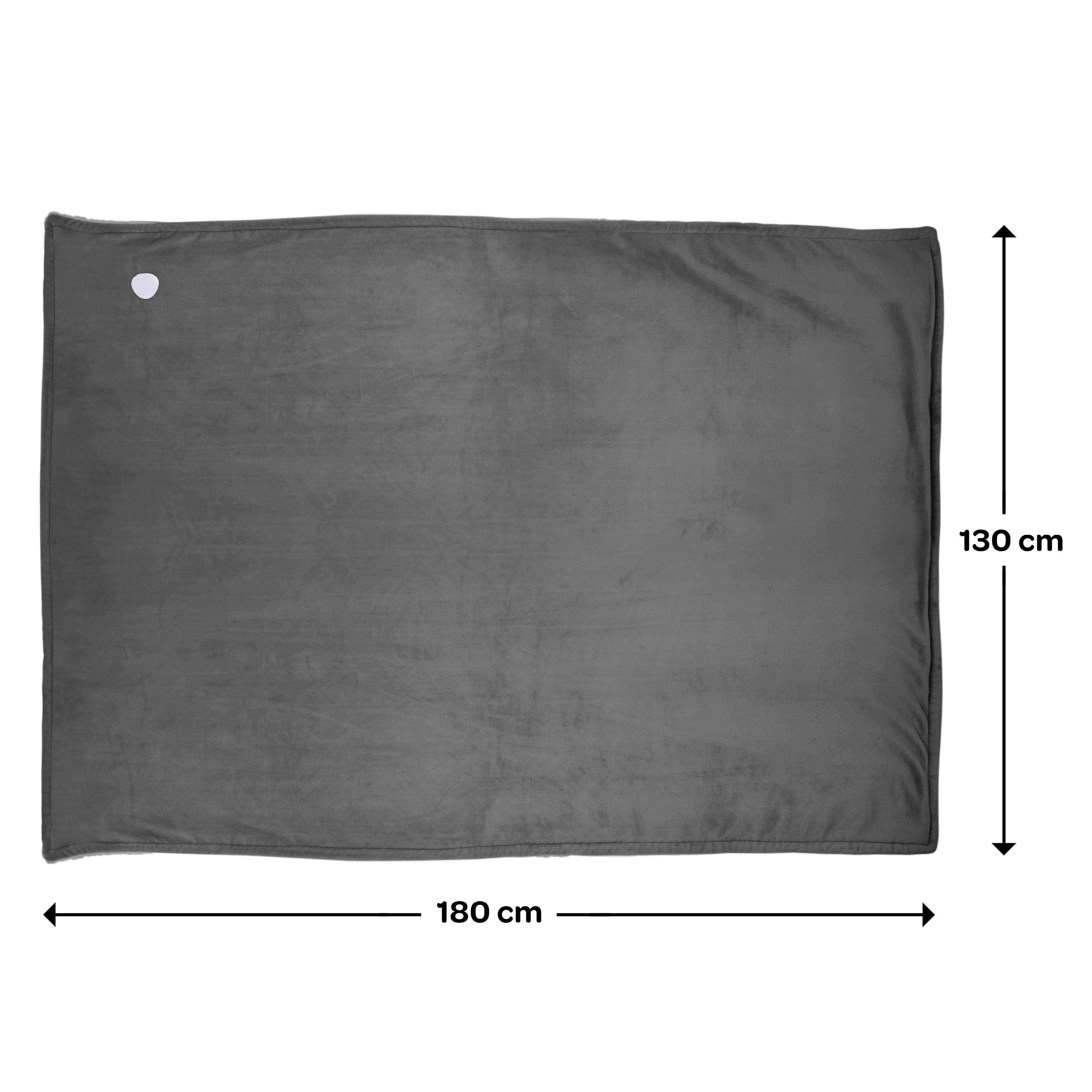 Une couverture chauffante grise mesurant 180x130 cm sur fond blanc.